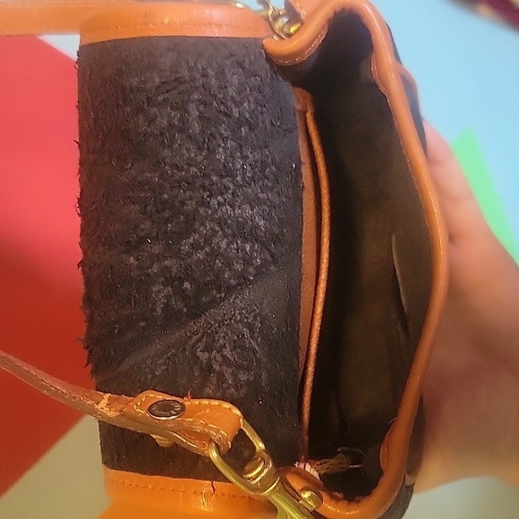 Vintage Dooney & Bourke Big Duck Crossbody Bag Tan & Black All Weather Leather - Picture 9 of 16